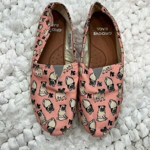 GROOVE BAGS | pink pug slip on shoes